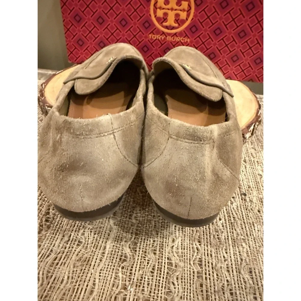 Tory Burch Ballet Loafer River Rock Size 8M 87258 Driving Shoes Suede Gold Logo